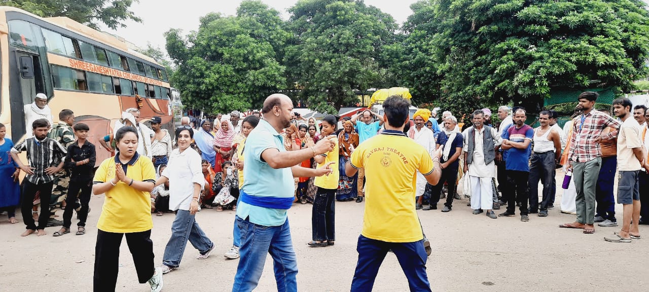 'DIPR Stages Nukkad Natak to Promote Cleanliness Among Shri Amarnath Ji Yatra Pilgrims'